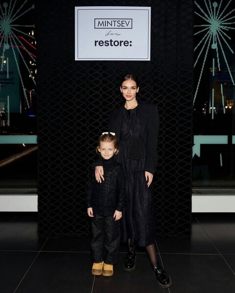 Актриса Софья Синицына появилась на публике с дочерью от Павла Табакова