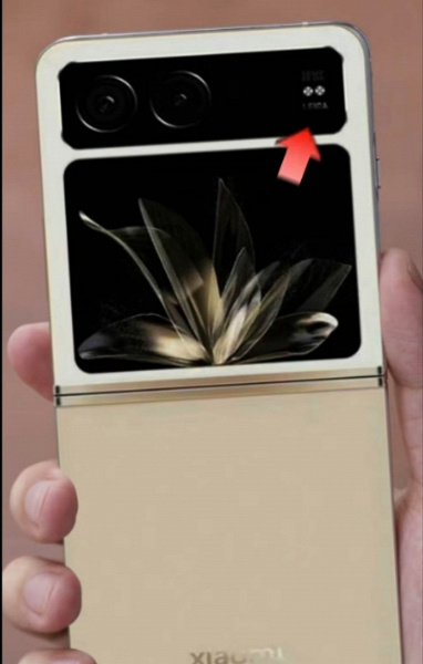 В Сети появилось первое изображение смартфона Xiaomi Mix Flip