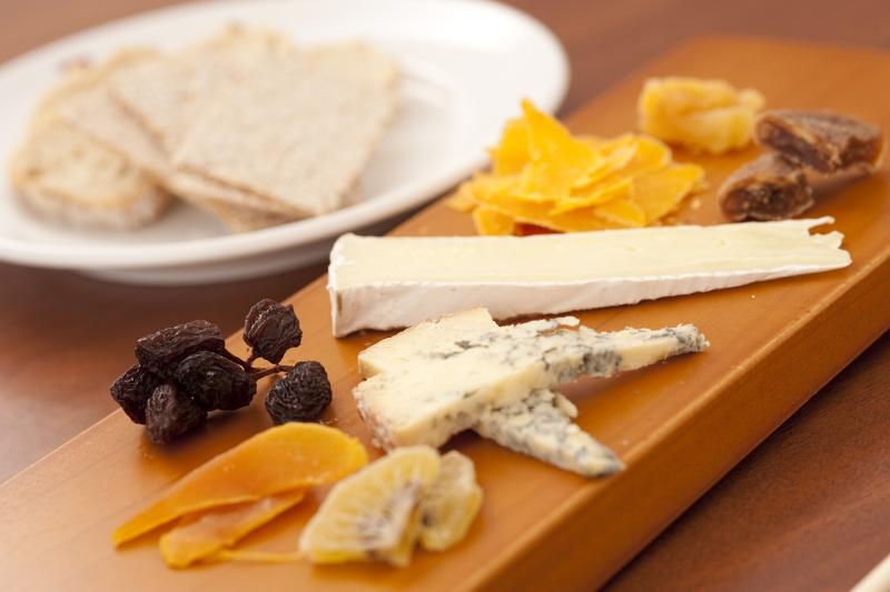Гастроэнтеролог Вялов заявил, что сыр способен убить поджелудочную железу
