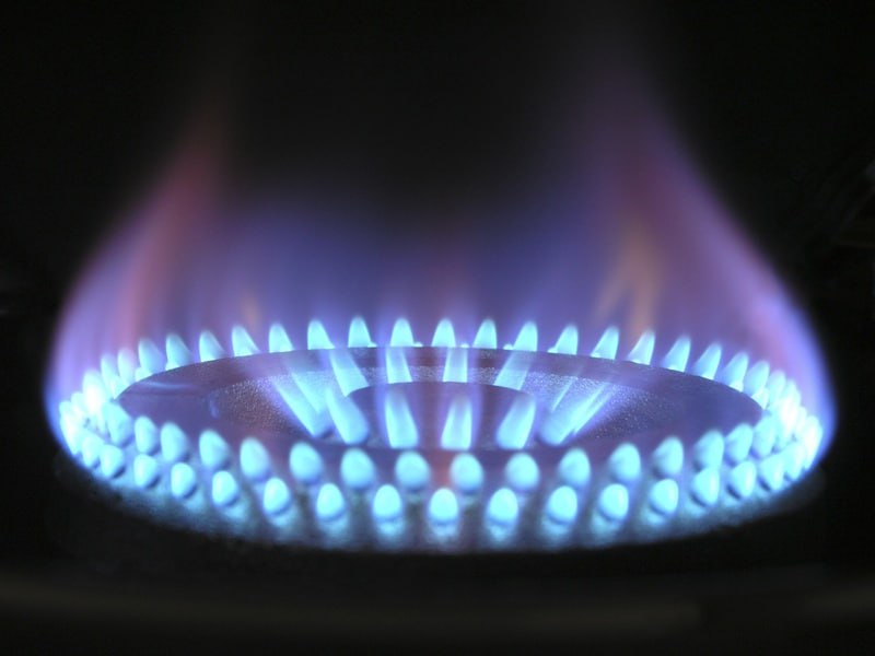 Газпром сокращает поставки газа через Украину