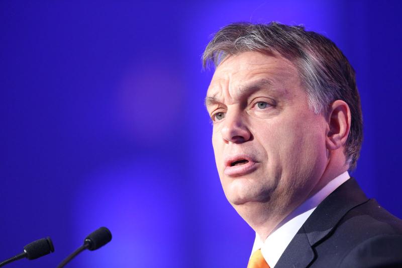 Орбан пожаловался на бессонную ночь перед саммитом ЕС из-за шума протестующих
