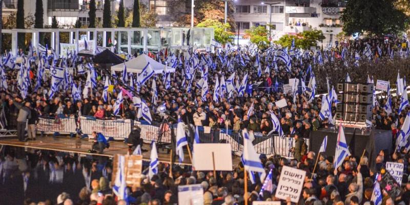 Десятки тысяч жителей Израиля провели крупнейший митинг против Нетаньяху