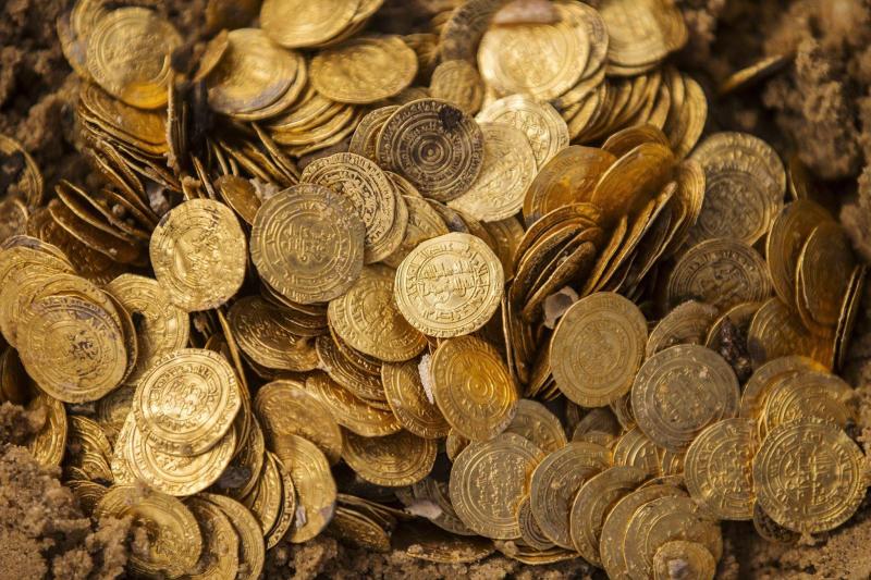 Супруги обнаружили клад с монетами стоимостью 60 тысяч фунтов стерлингов в старом доме в… 