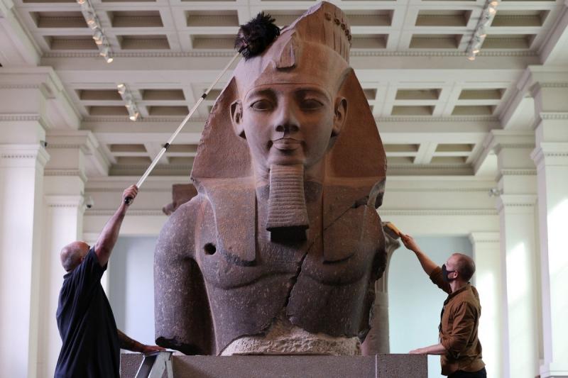 Археологи через 100 лет нашли утерянную часть статуи фараона Рамсеса… 