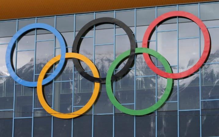 Олимпийский гимнаст Маккленаган подверг "антисекс-кровати" проверке на прочность