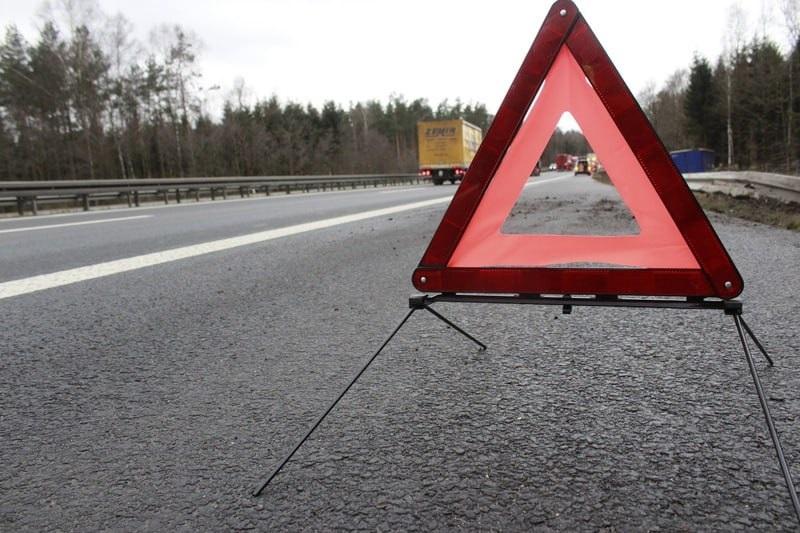 В Тюменской области на трассе умер водитель, которому стало плохо за рулем