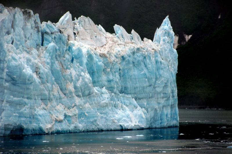 Круизный лайнер Carnival Spirit столкнулся со льдиной в водах… 