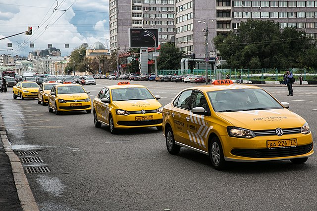 Московские таксиеры задирают цены с наступлением непогоды