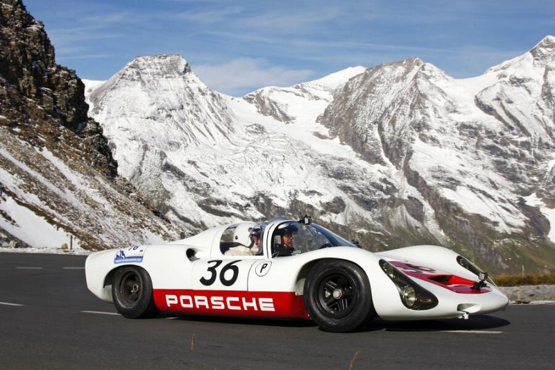 На аукцион выставили редкий спортивный автомобиль Porsche 910