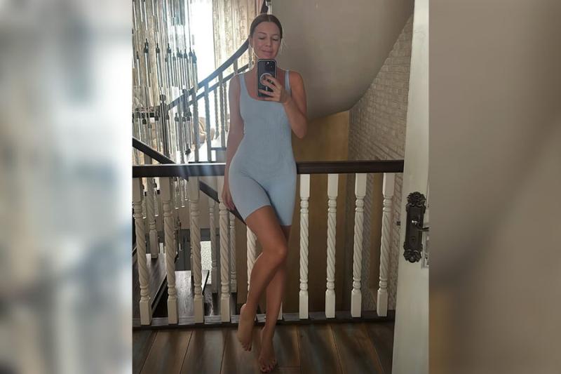 Певица Наталья Подольская опубликовала фото в облегающем комбинезоне