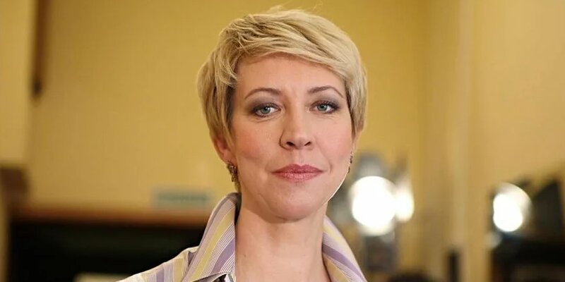Телеведущая Лазарева заявила, что вынуждена часто перелетать в эмиграции