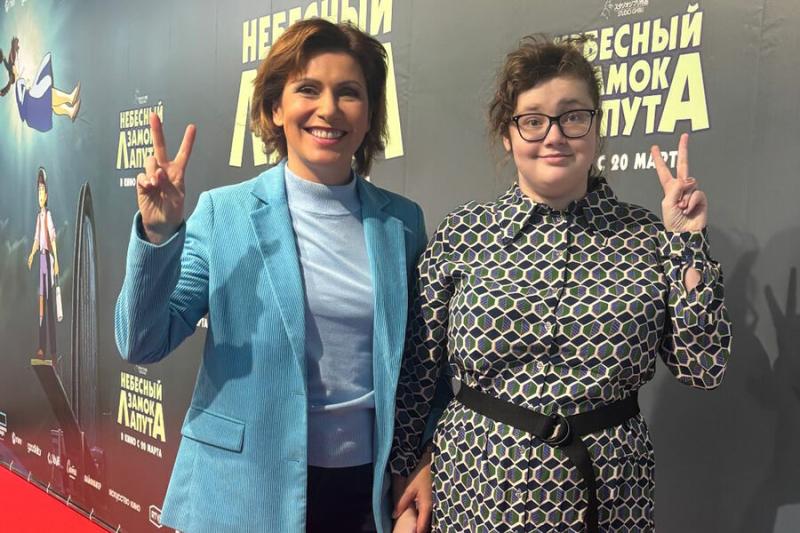 Телеведущая Светлана Зейналова появилась на публике с особенной дочерью