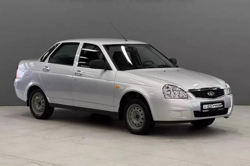 В Подмосковье автосалон выставил на продажу Lada Priora в состоянии новой