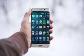 Samsung снова поражает: новый патент на смартфон открывает двери в будущее