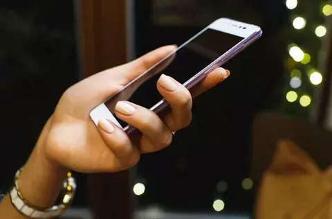 Эксперт Максимова: полезно перезагружать смартфон хотя бы раз в неделю
