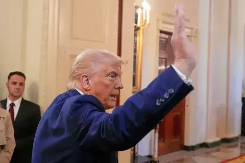 Сенаторы от Калифорнии и Коннектикута обвинили Трампа в манипуляциях рынком