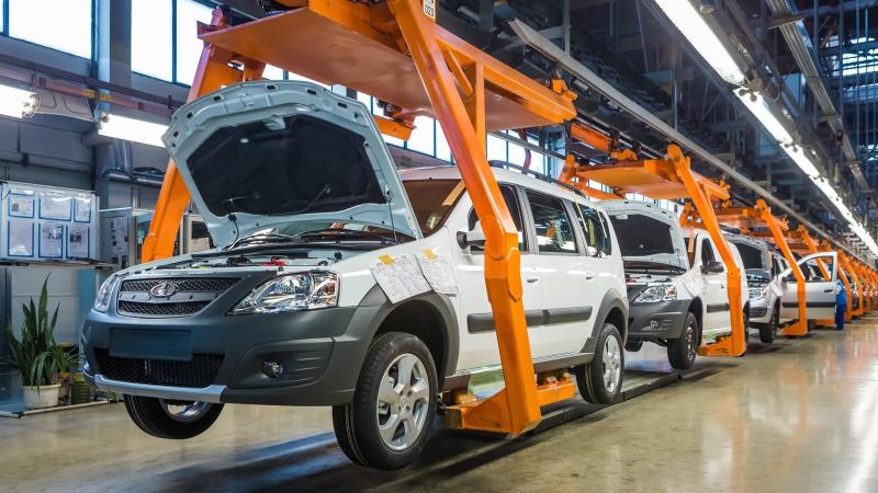 «АвтоВАЗ» опроверг информацию об остановке производства