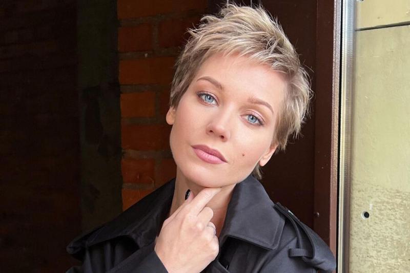 Актриса Кристина Асмус опровергла, что ее отстранили от роли из-за конфликта