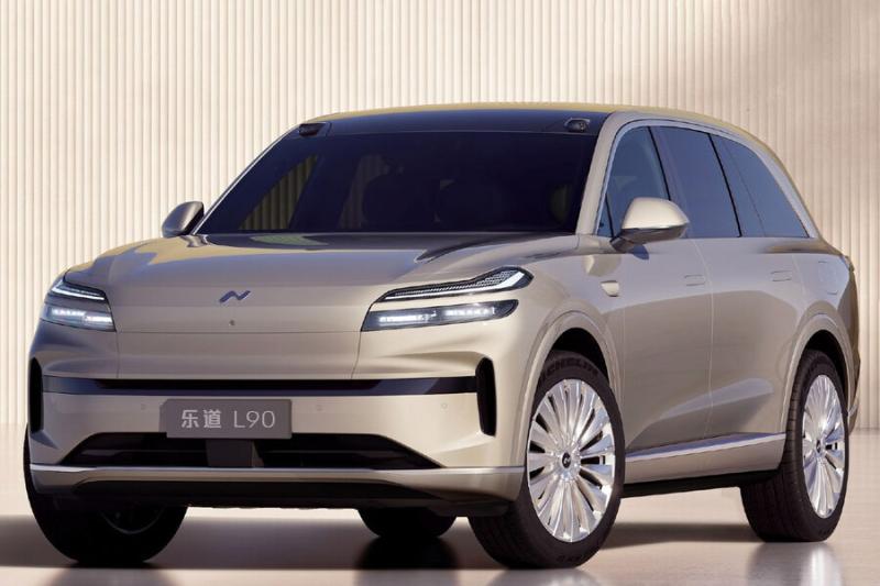 Nio опубликовала фото нового трехрядного кроссовера Onvo L90