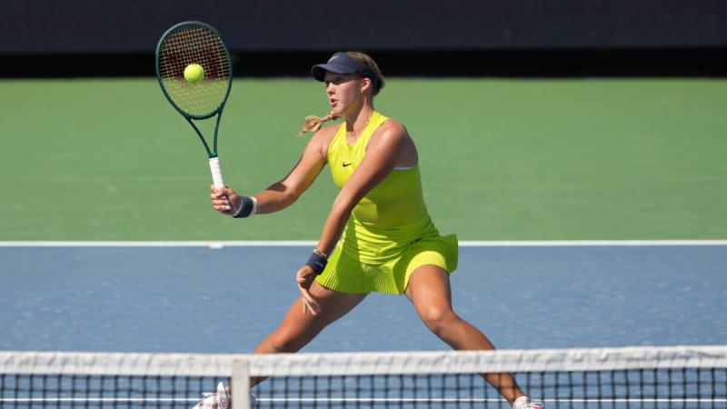 17-летняя Андреева обыграла польку Френх и вышла в 1/8 финала турнира в Мадриде