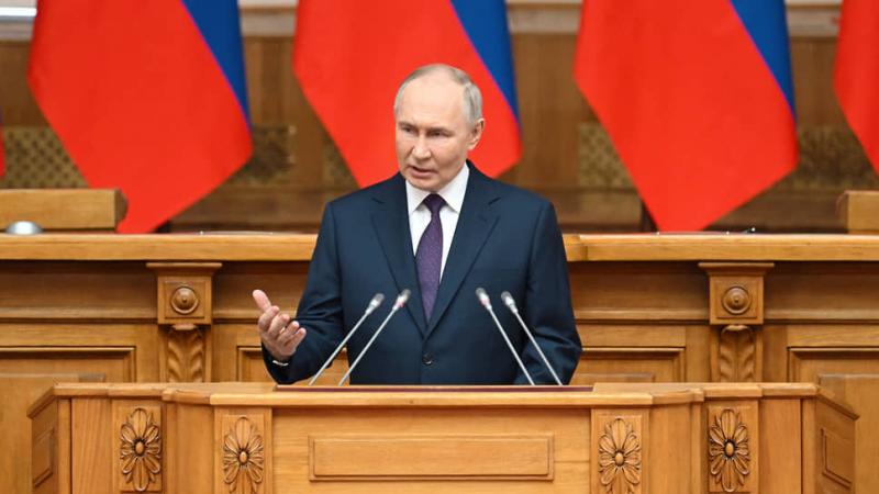 Путин прибыл в Таврический дворец, где выступит на Совете законодателей