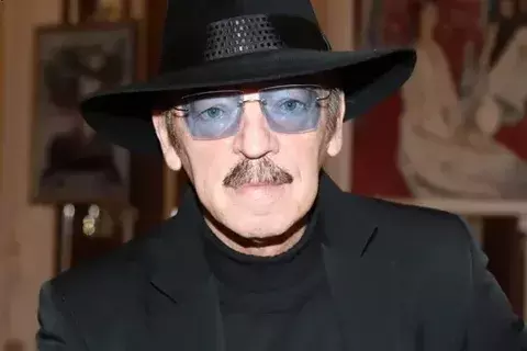 «АиФ»: актер Михаил Боярский даст первый концерт 9 мая после падения со сцены