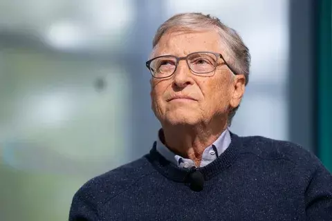 Билл Гейтс поделился подборкой из пяти книг для прочтения летом 2025 года