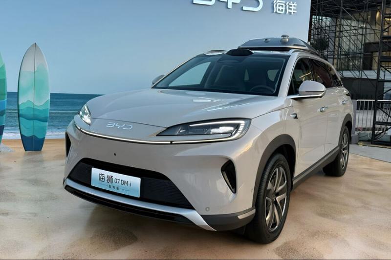 Продажи кроссовера BYD Sealion 07 DM-i с беспилотником на крыше стартовали в Китае
