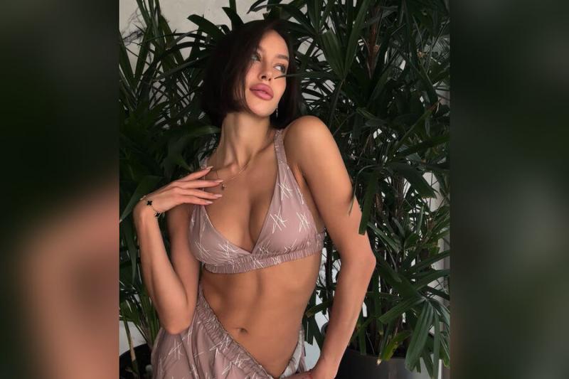 Девушка рэпера Тимати Валентина снялась в бюстгальтере и юбке