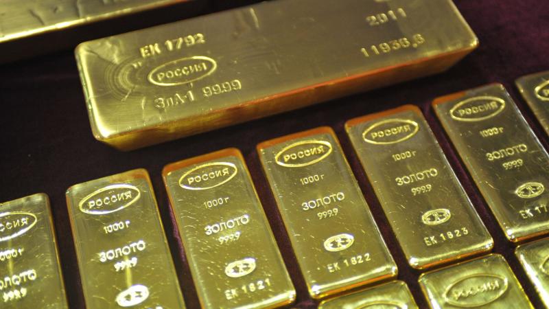 Аналитик Потавин сообщил, что золото может упасть в цене до $2950