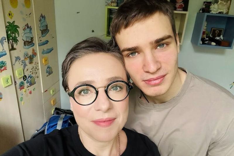 Телеведущая Тутта Ларсен опубликовала фото с 20-летним сыном