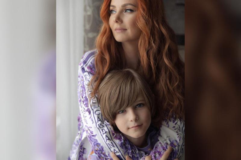 Певица Лена Катина опубликовала фото с 10-летним первенцем