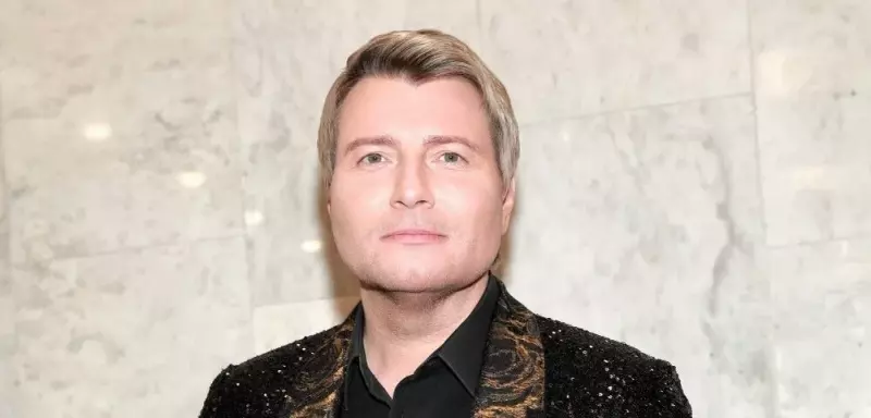 Певец Николай Басков заявил, что вылечил ячмень красной ниткой