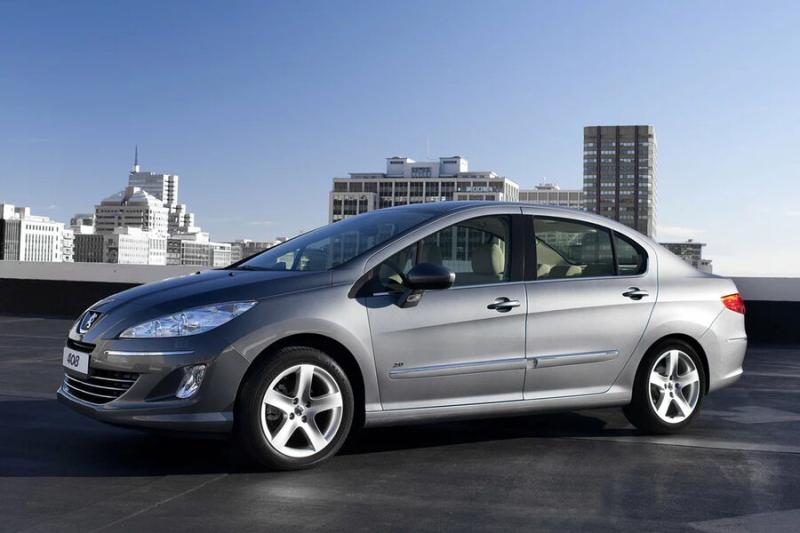 «За рулем» перечислил девять недостатков подержанного Peugeot 408