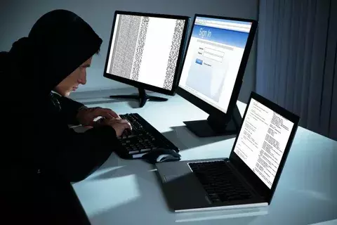 Финансист Дайнеко: кабинеты на «Госуслугах» взламывают через внешне похожие… 