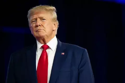 Reuters: Трамп посетит окруженный аллигаторами изолятор для… 