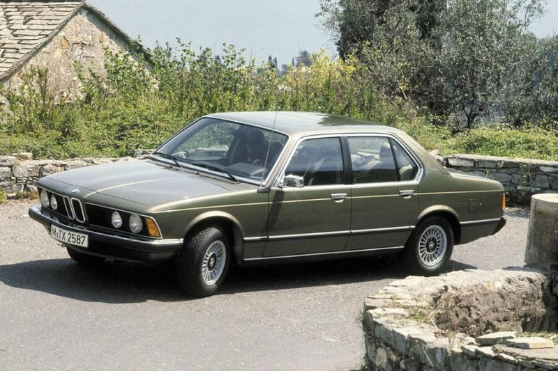 В РФ продают 48-летнюю BMW 7-Series с минимальным пробегом за 5 млн рублей