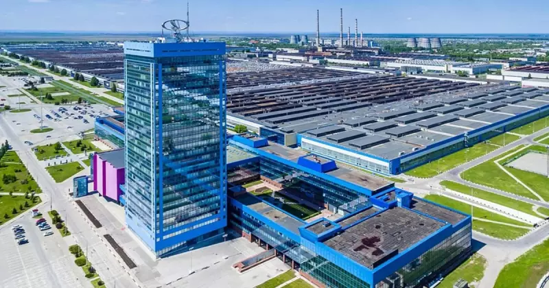 «АвтоВАЗ» готовится представить на ПМЭФ первый кроссовер собственной разработки