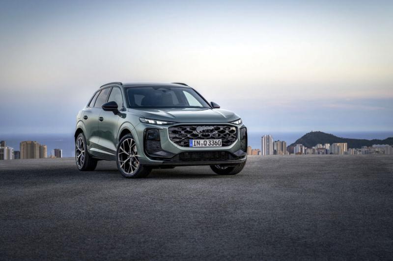 Audi официально представила кроссовер Q3 третьего… 