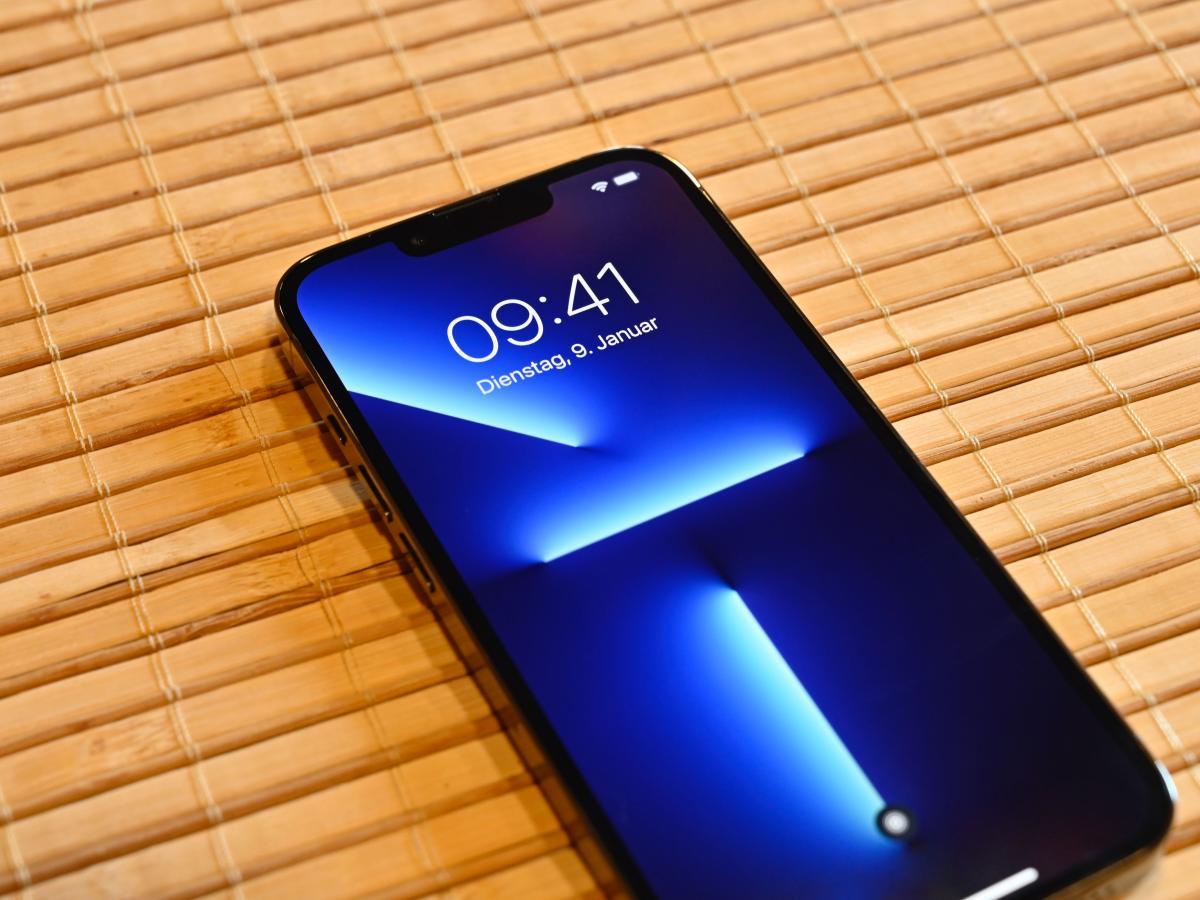 Apple выпустит первый складной iPhone в 2026 году