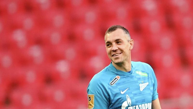 Дзюба пошутил насчет драки Смолова: если уж бьешь, то с первой надо попадать