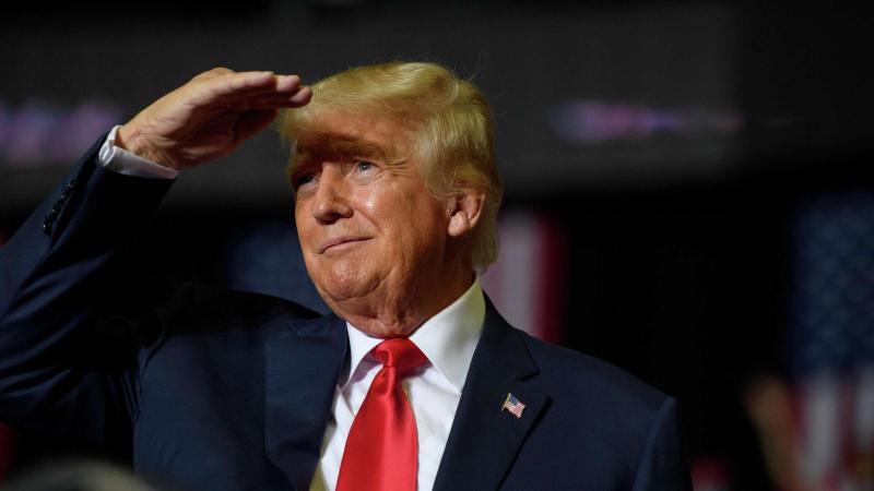 Трамп пошутил, что не был предупрежден о том, насколько опасно быть президентом