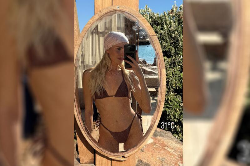 Модель Елена Перминова опубликовала фото в крошечном бикини