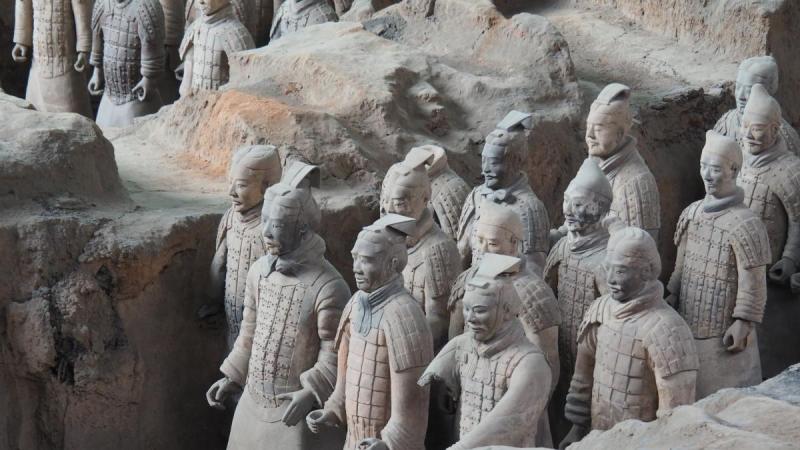 Археологи пытаются разгадать 1000-летних терракотовых фигур из пещеры Дьявола