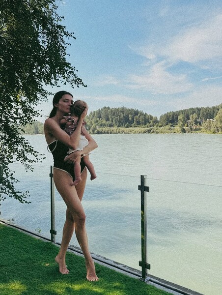 Жена актера Алексея Чадова опубликовала фото с их годовалой дочерью