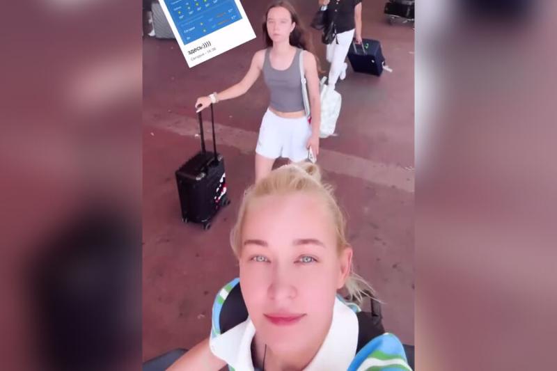 Актриса Анастасия Панина рассказала, что улетела с дочерью из России