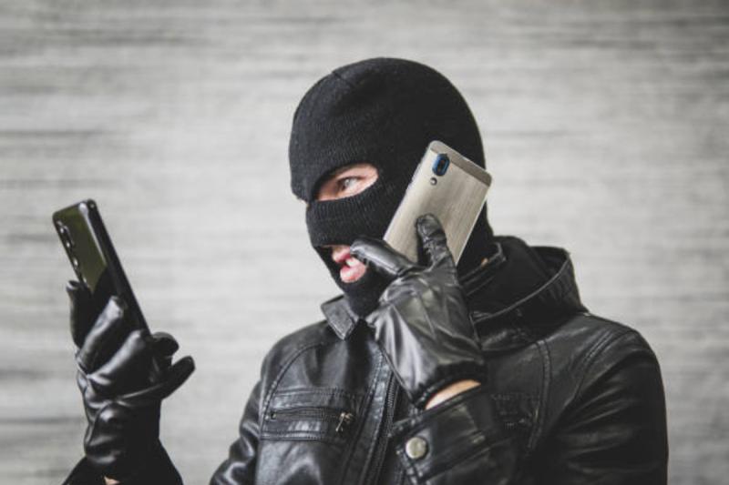 МВД: мошенники научились менять контакты в смартфонах с помощью .vcf файлов