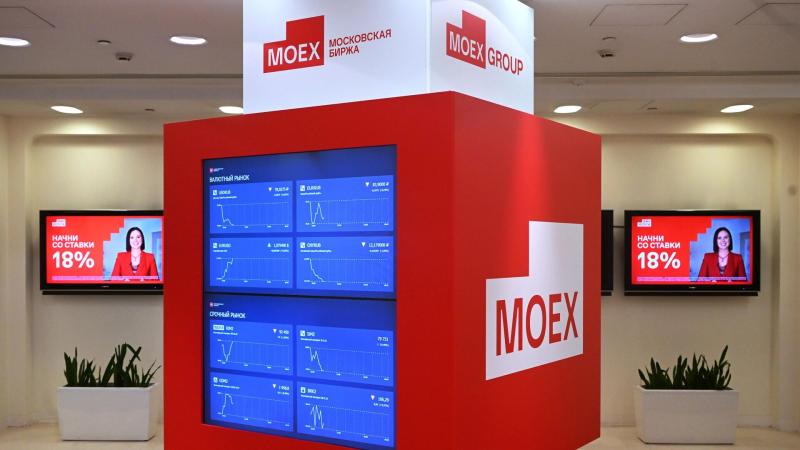 Акции ГК «Самолет» упали на 12% из-за обысков в петербургских офисах компании