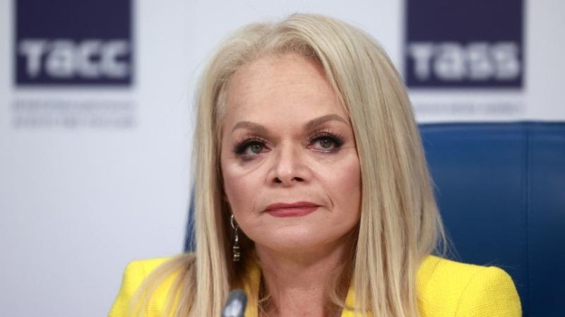 Певица Долина после инцидента с Киркоровым призналась, что боится ступеней