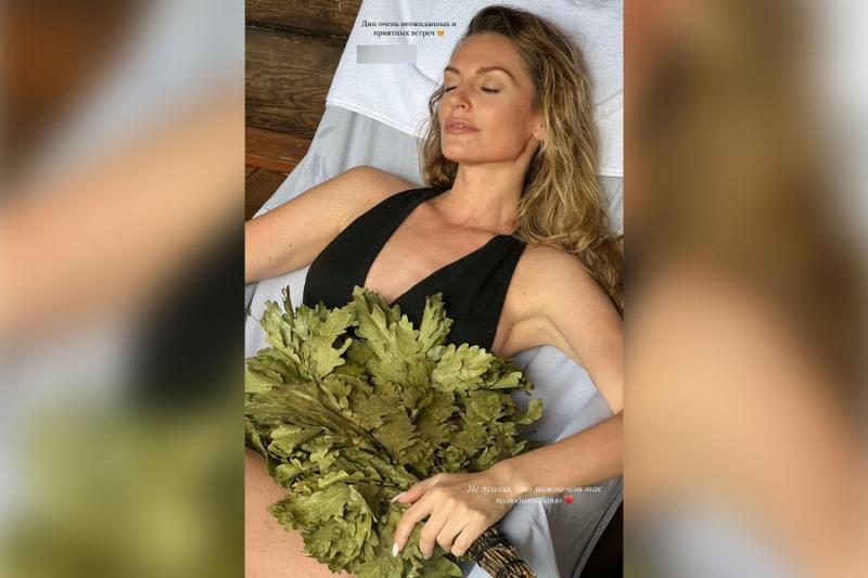 Певица Саша Савельева опубликовала фото в купальнике